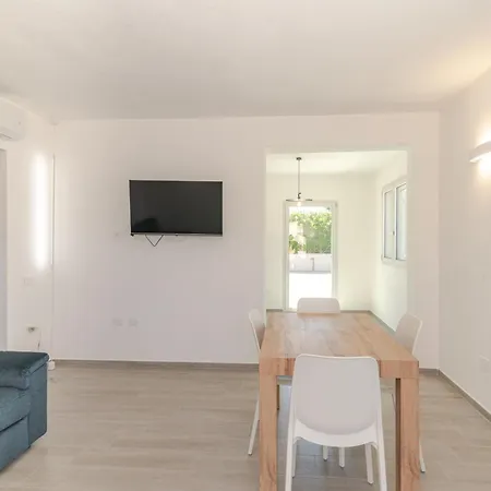 Blu With Patio Διαμέρισμα *